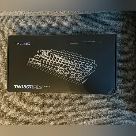 Retro Mechanical Keyboard - Black - Picture 4 of 4